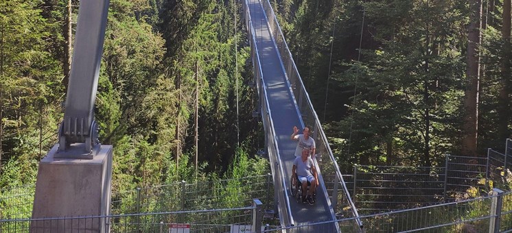 Baumwipfelpfad und Hängebrücke "Wildline" im Schwarzwald für Rollstuhlfahrer - Urlaub barrierefrei