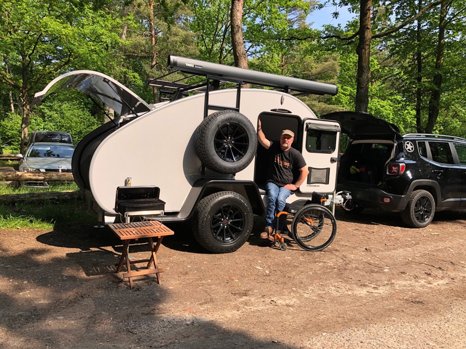 Barrierefreier Urlaub in der Natur mit dem mini Caravan Hero Ranger
