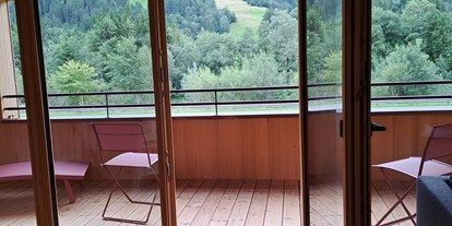 Rollstuhlgerechte Unterkunft - Unterkunftsart: Ferienwohnung - Österreich - Zugang im Apartment auf den Balkon ca. 10 m², bei der Balkontür können beide Türflügel geöffnet werden - freiraum Apartments