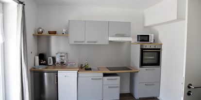 Rollstuhlgerechte Unterkunft - Pflegebett - Wangerland - Küche mit unterfahrbarem Kochfeld - Urlaubsziel Hooksiel - Barrierearm