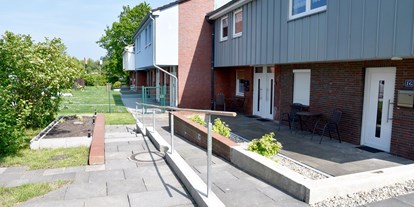 Rollstuhlgerechte Unterkunft - Pflegebett - Padingbüttel - Rampe Außenanlage  - Urlaubsziel Hooksiel - Barrierearm