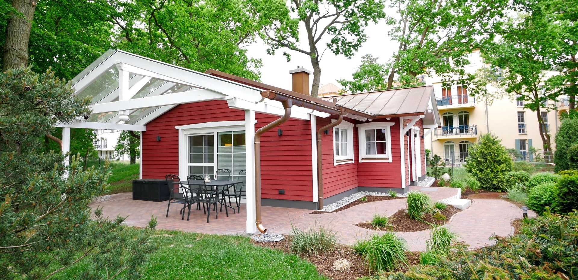 Rollstuhlgerechte Unterkunft: Terrasse (Südwest Seite) - Landhaus Wilkens - Bungalow Nordlicht