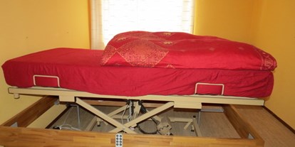 Rollstuhlgerechte Unterkunft - Pflegebett - Tettnang - Höhenverstellbares Bett - Barriererfreie Ferienwohnung Bodenseeblick