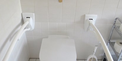 Rollstuhlgerechte Unterkunft - Pflegebett - Tuttlingen - Bad mit Dusche & WC - Barriererfreie Ferienwohnung Bodenseeblick