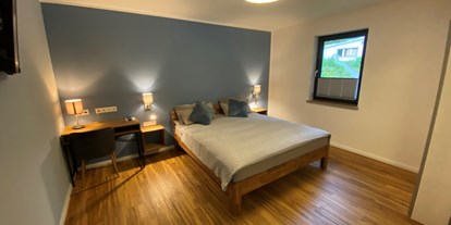 Rollstuhlgerechte Unterkunft - Stützengrün - Erstes Schlafzimmer - Ferienapartment Villa Wilisch
