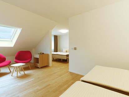 Rollstuhlgerechte Unterkunft - Unterkunftsart: Hotel - 4-Bettzimmer mit Gartensicht - Ferienhotel Bodensee, Stiftung Pro Handicap