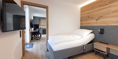 Rollstuhlgerechte Unterkunft - Unterkunftsart: Ferienwohnung - Oberwinkl (Elsbethen) - Schlafzimmer, elektrisch verstellbare Betten - SALZKAMMERGUT LODGE