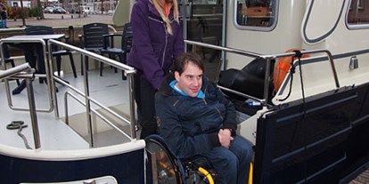 Rollstuhlgerechte Unterkunft - Der Deckenlifter der Sie an Land oder an Bord begeleitet in unterschiedlichen Höhen.  - Behindertengerechtes Motorschiff ARON zum selber fahren
