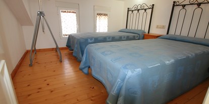 Rollstuhlgerechte Unterkunft - OG 2. Schlafzimmer mit 2 Einzelbetten - Residencial Thomas A1-A4