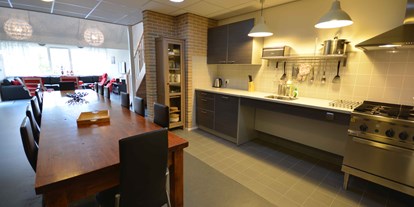 Rollstuhlgerechte Unterkunft - Unterkunftsart: Gästehaus - Friesland - Wohnraum und unterfahrbare Küche für einen Urlaub mit oder ohne Behinderung. - de Zilte Wind
