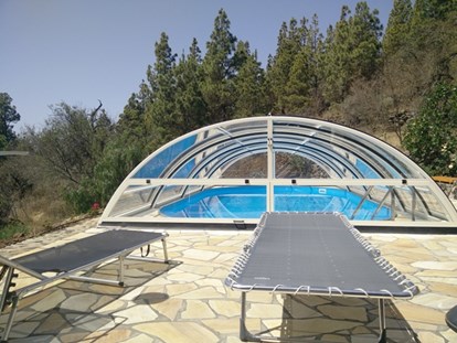 Rollstuhlgerechte Unterkunft - Poolterrasse und abdeckbarer, beheizter Pool - Villa Finca Tijarafe mit beheiztem Pool - barrierefreier Eingang