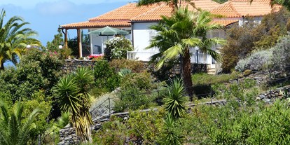 Rollstuhlgerechte Unterkunft - Unterkunftsart: Ferienhaus - subtroischer Garten und Finca Tijarafe - Villa Finca Tijarafe mit beheiztem Pool - barrierefreier Eingang