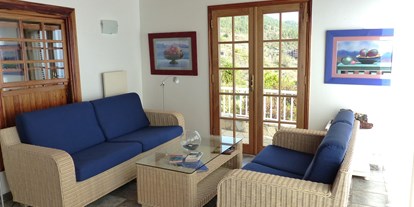 Rollstuhlgerechte Unterkunft - Unterkunftsart: Ferienhaus - Blaue Sofas - Villa Finca Tijarafe mit beheiztem Pool - barrierefreier Eingang
