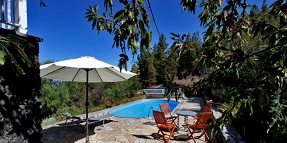 Rollstuhlgerechte Unterkunft - Unterkunftsart: Ferienhaus - Poolterrasse - Villa Finca Tijarafe mit beheiztem Pool - barrierefreier Eingang