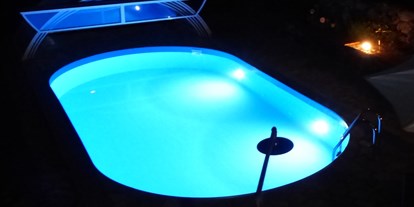 Rollstuhlgerechte Unterkunft - Poolbeleuchtung abends - Villa Finca Tijarafe mit beheiztem Pool - barrierefreier Eingang