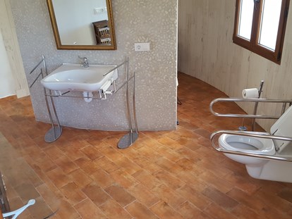 Rollstuhlgerechte Unterkunft - Pflegebett - Casa Peguche