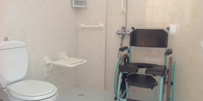 Rollstuhlgerechte Unterkunft - Türkei - Barrierefreies Badezimmer mit befahrbarer Dusche - HOTEL ROLLI