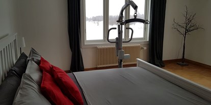 Rollstuhlgerechte Unterkunft - Süd-Lappland - We have a portable hoist available for guest use, although you will need to bring your own sling. Max user weight 180 kg. - The Friendly Moose Lapland