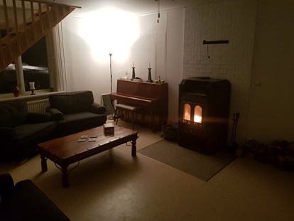 Rollstuhlgerechte Unterkunft - Unterkunftsart: Gästehaus - Süd-Lappland - After time outside it's lovely to warm and relax in the cosy room... - The Friendly Moose Lapland