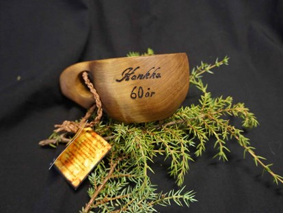 Rollstuhlgerechte Unterkunft - Traditional wooden-cup engraving is available as an extra option - The Friendly Moose Lapland