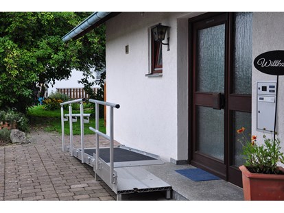 Rollstuhlgerechte Unterkunft - Barrierefreiheit-Merkmale: Für Gäste mit Gehbehinderung oder Rollstuhlfahrer - Tettnang - Eingang - Fewo Bunte Burg