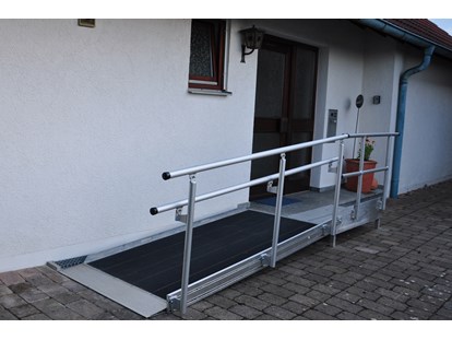 Rollstuhlgerechte Unterkunft - Barrierefreiheit-Merkmale: Für Gäste mit kognitiven Beeinträchtigungen - Tettnang - Eingang - Fewo Bunte Burg