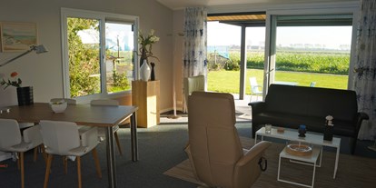 Rollstuhlgerechte Unterkunft - Pflegebett - Rollstuhlgerechtes, luxoriöses Haus mit Terrasse und Blick ins Grüne - Rollstuhl-Urlaub in Zeeland "Paul Kaiser"