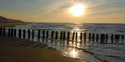 Rollstuhlgerechte Unterkunft - Niederlande - Sonnenuntergang am Meer - Rollstuhl-Urlaub in Zeeland "Paul Kaiser"