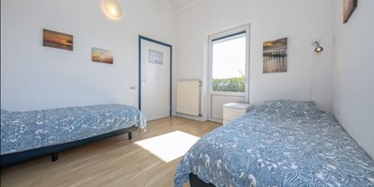 Rollstuhlgerechte Unterkunft - Pflegebett - Zimmer für 2 Personen - Modestia Groepsverblijf Texel