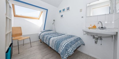 Rollstuhlgerechte Unterkunft - Einzelbett im Einzelzimmer - Modestia Groepsverblijf Texel