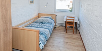 Rollstuhlgerechte Unterkunft - Barrierefreiheit-Merkmale: Für Gäste mit kognitiven Beeinträchtigungen - Nordholland - Einzelzimmer mit Pflegebett - Modestia Groepsverblijf Texel