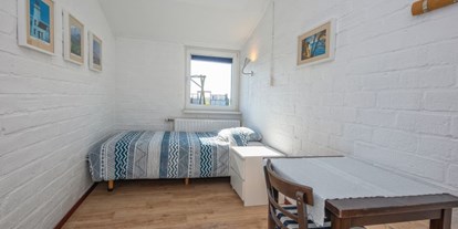 Rollstuhlgerechte Unterkunft - Pflegebett - Einzelzimmer mit Schreibtisch - Modestia Groepsverblijf Texel
