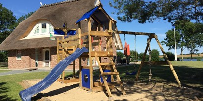 Rollstuhlgerechte Unterkunft - Unterkunftsart: Ferienwohnung - Rügen - hauseigener Kinderspielplatz Ferienhaus"Rügen-Traum" - Ferienhaus“Rügen-Traum“ für bis zu 8 Personen auf Rügen