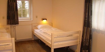 Rollstuhlgerechte Unterkunft - Barrierefreiheit-Merkmale: Für Gäste mit kognitiven Beeinträchtigungen - Ballum - Schlafzimmer - Behindertengerechte Gruppenunterkunft auf Ameland (Niederlande)