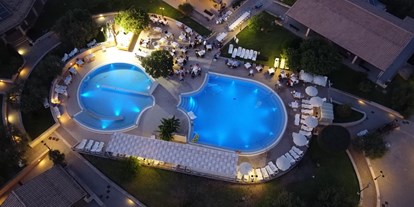 Rollstuhlgerechte Unterkunft - Barrierefreiheit-Merkmale: Für Gäste mit kognitiven Beeinträchtigungen - Catania - Kikki Village Resort - Pools - Kikki Village Resort