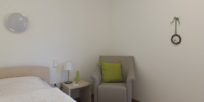 Rollstuhlgerechte Unterkunft - Pflegebett - Baden-Württemberg - Schlafzimmer Ursulinenhof-Apartment - Ursulinenhof-Apartment