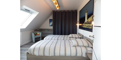 Rollstuhlgerechte Unterkunft - 2. Schlafzimmer im OG mit Meerblick - Ferienhaus Bretagne - Plouarzel