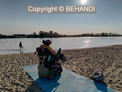Rollstuhlgerechte Unterkunft - Mögliche Hilfsmittel: Aufrichthilfe - Frankreich - BEHANDI