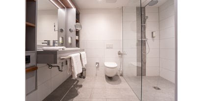 Rollstuhlgerechte Unterkunft - Patientenlifter - Regensburg - Badezimmer in der Kategorie Comfort - Hotel INCLUDiO 