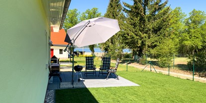 Rollstuhlgerechte Unterkunft - See - PLZ 18055 (Deutschland) - Blick von der Terrasse - Ferienwohnung Freiheit