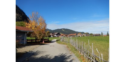 Rollstuhlgerechte Unterkunft - Tiroler Oberland - Rund um Pfronten und unsere Ferienwohnung gibt es tolle Spazier- und Wanderwege. - Barrierefreies Appartement in Pfronten