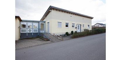 Rollstuhlgerechte Unterkunft - Ferienhaus mit Garten und Stellplatz - Ferienhaus in Trittenheim