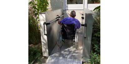 Rollstuhlgerechte Unterkunft - Barrierefreiheit-Merkmale: Für Gäste mit Gehbehinderung oder Rollstuhlfahrer - Hagelberg - Hublift untere Position
 - Cottage im Fläming - Apartment barrierefrei