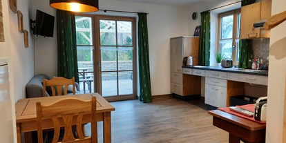 Rollstuhlgerechte Unterkunft - Allgäu / Bayerisch Schwaben - Wohnküche mit unterfahrbaren Küchenteilen - Ferienwohnungen Weberhof