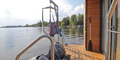 Rollstuhlgerechte Unterkunft - Unterkunftsart: sonstige Unterkunft - Brandenburg Süd - Rollstuhlgeeignetes Hausboot "Rollmops"