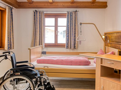 Rollstuhlgerechte Unterkunft - barrierefrei zertifiziert - Bad Grönenbach - Pflegebett - Pflegehotel Allgäu