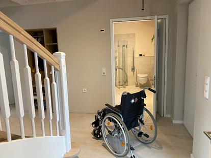 Rollstuhlgerechte Unterkunft - Barrierefreiheit-Merkmale: Für Gäste mit Hörbehinderung oder gehörlose Menschen - Ducherow - Flur - Resort Stettiner Haff