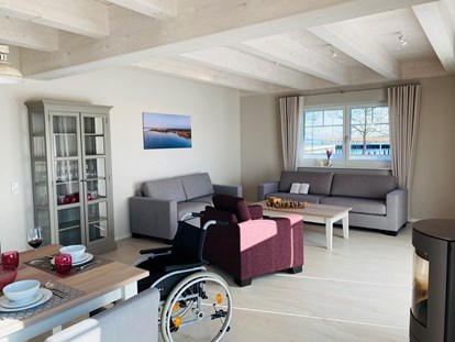 Rollstuhlgerechte Unterkunft - Pflegebett - Großzügiger Wohn- und Essbereich - Resort Stettiner Haff