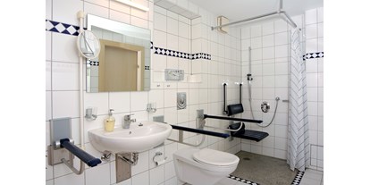 Rollstuhlgerechte Unterkunft - Dresden - Badezimmer Doppelzimmer- rollstuhlfahrerfreundlich - Hotel Martha Dresden