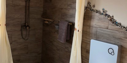 Rollstuhlgerechte Unterkunft - Schwimmbad - Köhn - bodengleiche Dusche
WC (Haltebügel noch nicht abgebildet) - Country holiday 